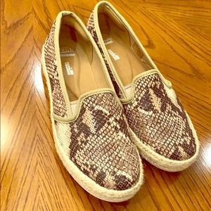 Slip on sneakers